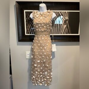 NWT Mac Duggal FLORAL APPLIQUE SLEEVELESS MIDI DRESS
